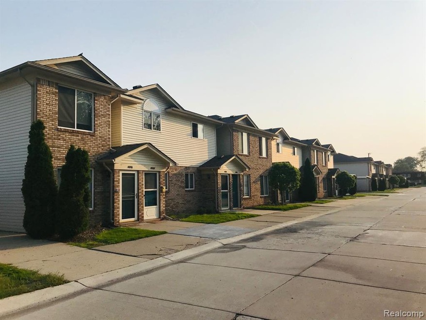 30290 Wedgewood Cir unit 48, Roseville, MI 48066 - photo 1