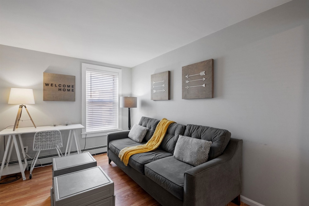 526 Hevey St unit 4, Manchester, NH 03102 - photo 1