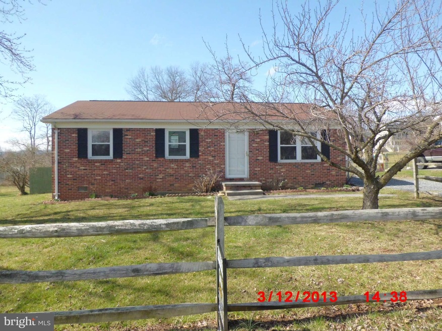 305 Walton St, Strasburg, VA 22657 - photo 1