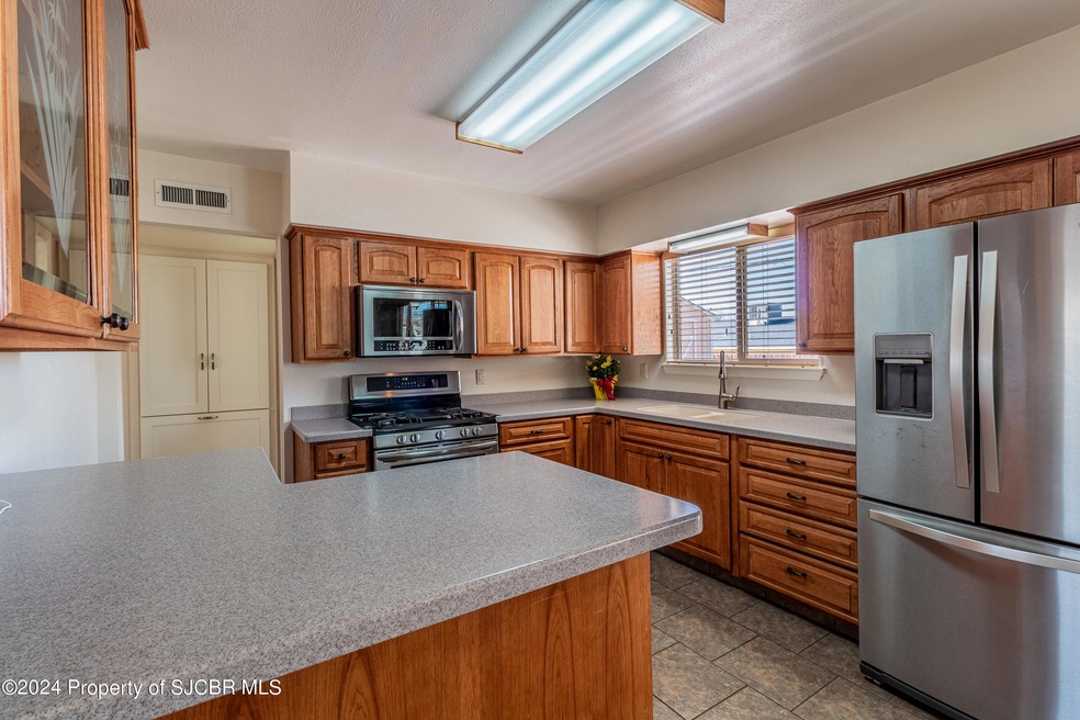 3513 Sierra Vista Dr, Farmington, NM 87402 - photo 1