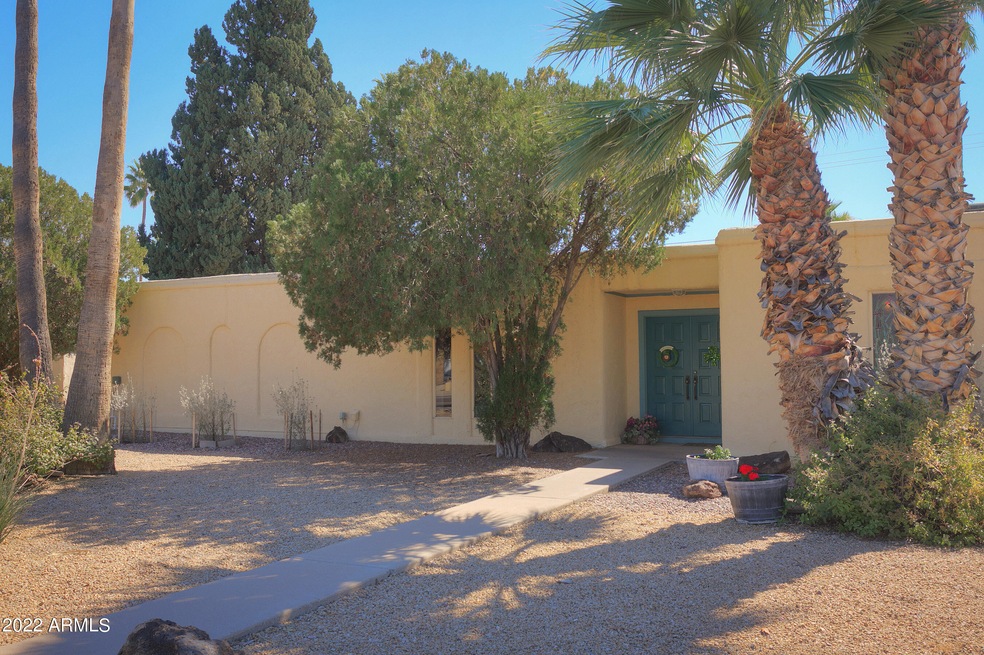 14233NCanterburyDr001