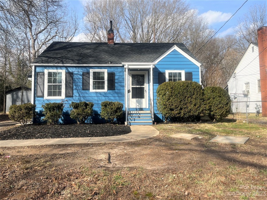 524 Hickory Ave, Statesville, NC 28677 - photo 1