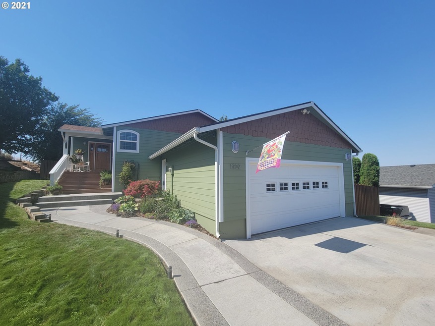 1902 SW Perkins Ave, Pendleton, OR 97801 - photo 1
