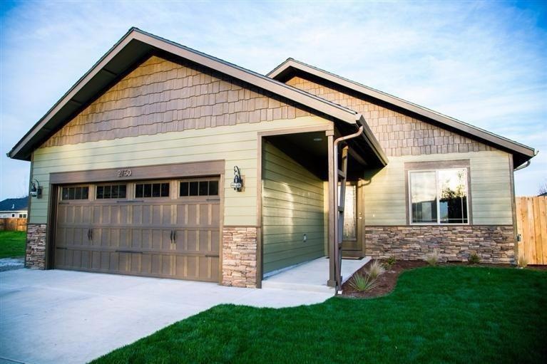 864 Virginia Dr, Central Point, OR 97502 - photo 1