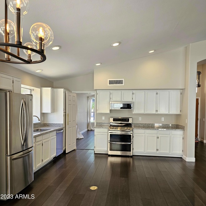 BREAKFAST NOOK TO KITCHEN