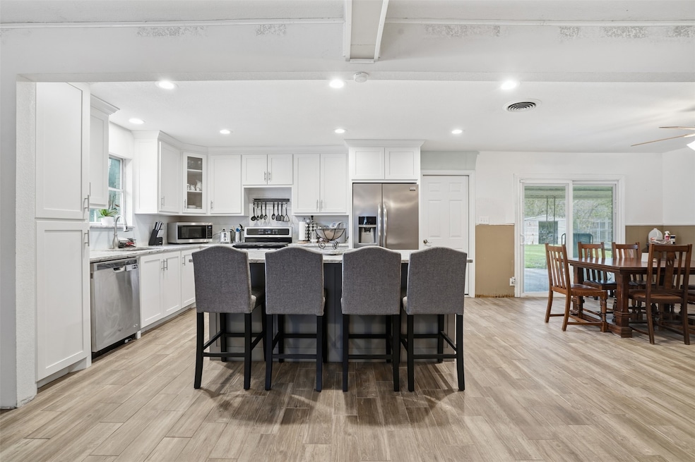 3904 Lakewood Dr, Fort Worth, TX 76135 - photo 1