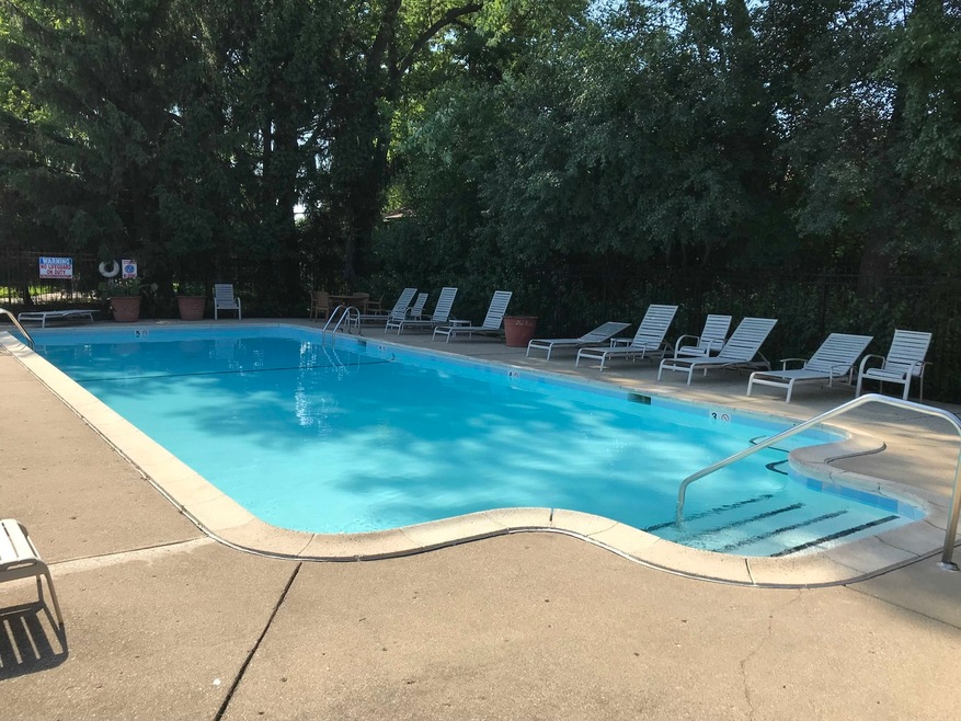 710 Waukegan Rd unit 8B, Glenview, IL 60025 - photo 1