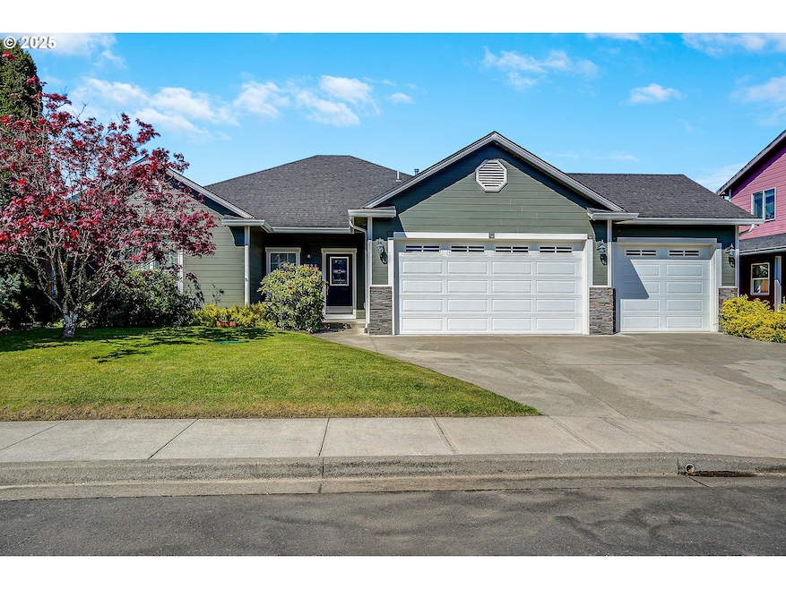 1231 SW 3rd Ave, Mill City, OR 97360 - photo 1