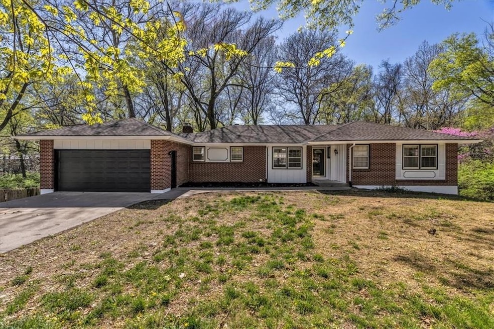 1484 Hemlock Dr, Liberty, MO 64068 - photo 1