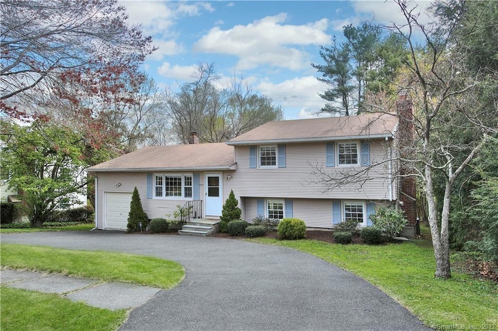 1718 N Benson Rd, Fairfield, CT 06824 - photo 1