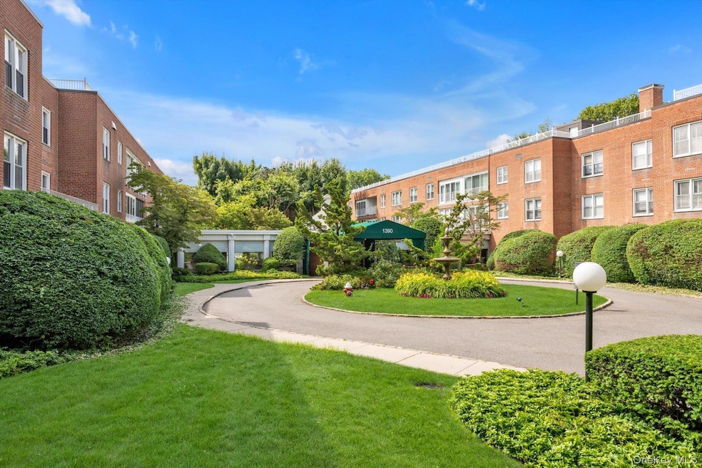 1390 Broadway unit 107, Hewlett, NY 11557 - photo 1