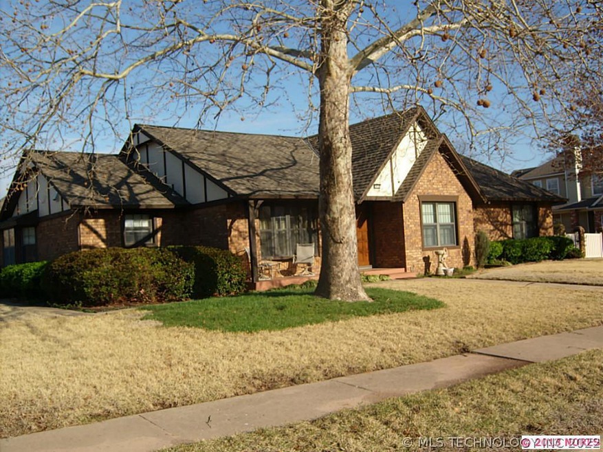 Corner Lot,Full Brick,50 Yr Roof,Sprinkler System,