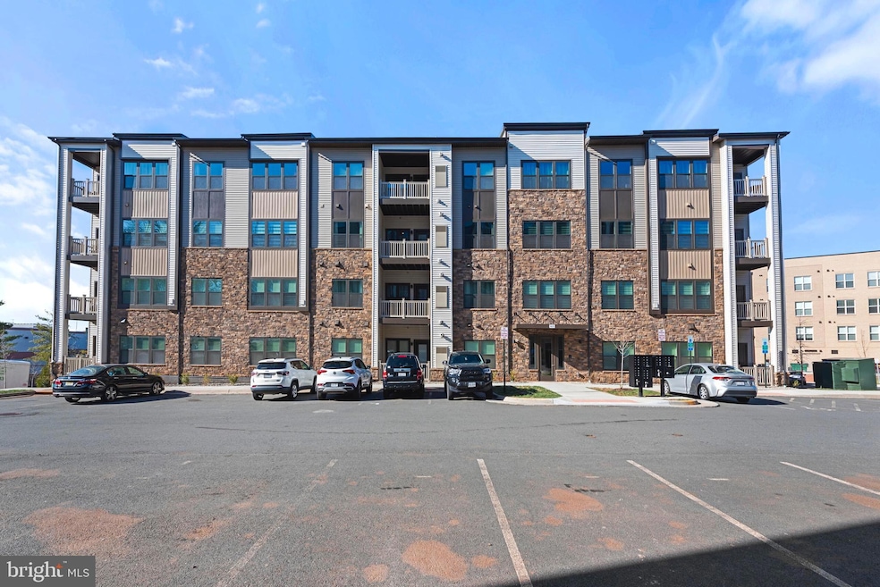 46270 Mount Allen Terrace unit 303, Sterling, VA 20164 - photo 1