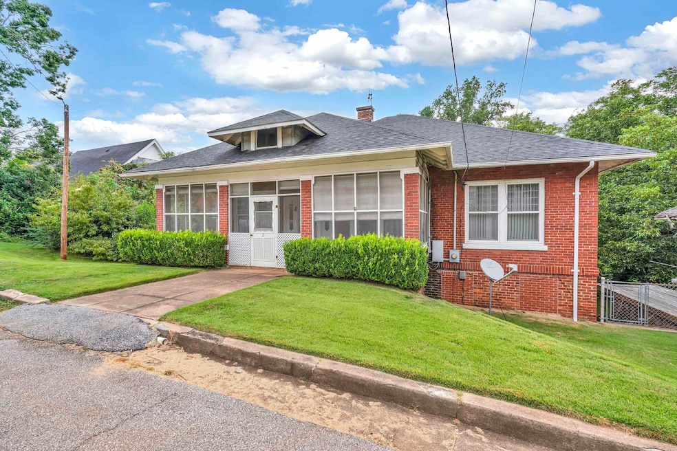 2 Robinsview Ln, Spartanburg, SC 29301 - photo 1