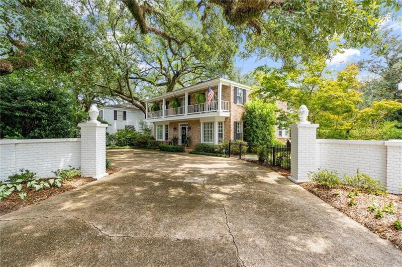 Great Spring Hill Estate Home on Tuthill Lane!