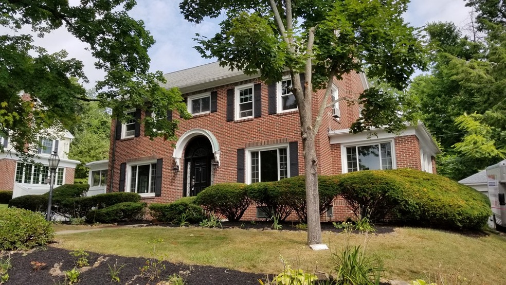 239 Madison Ave W, Holyoke, MA 01040 - photo 1