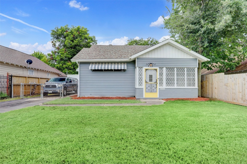 4611 Billingsley St, Houston, TX 77009 - photo 1