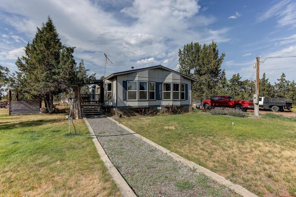 4041 NE Upas Ave, Redmond, OR 97756 - photo 1