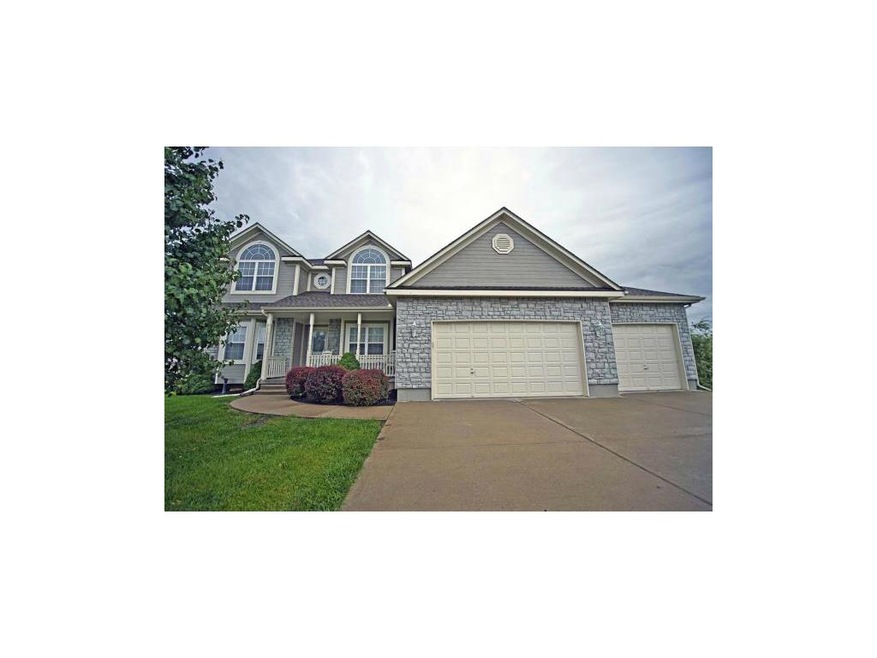 513 E Ash, Raymore, MO 64083 - photo 1