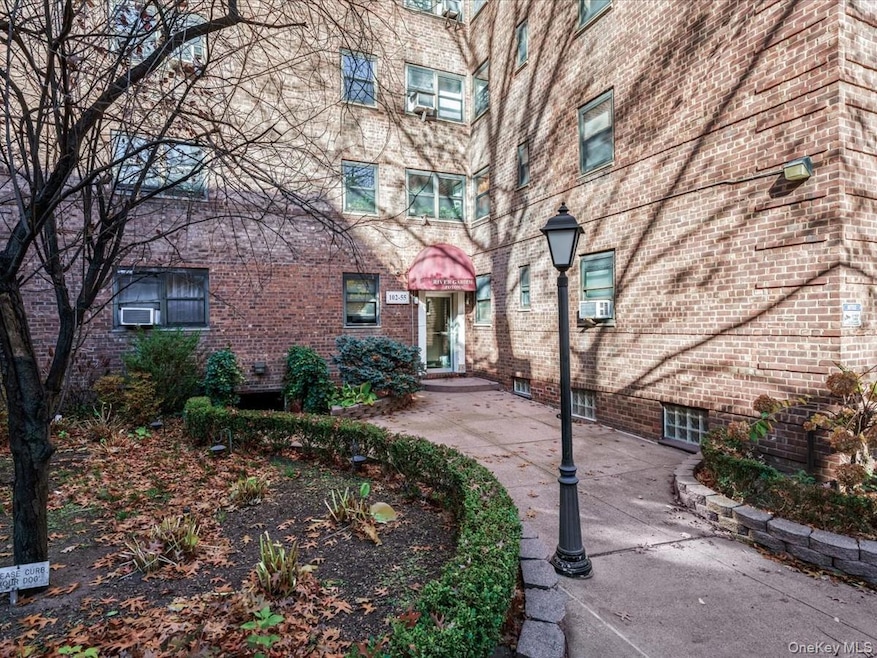 102-55 67th Rd unit 4W, Forest Hills, NY 11375 - photo 1
