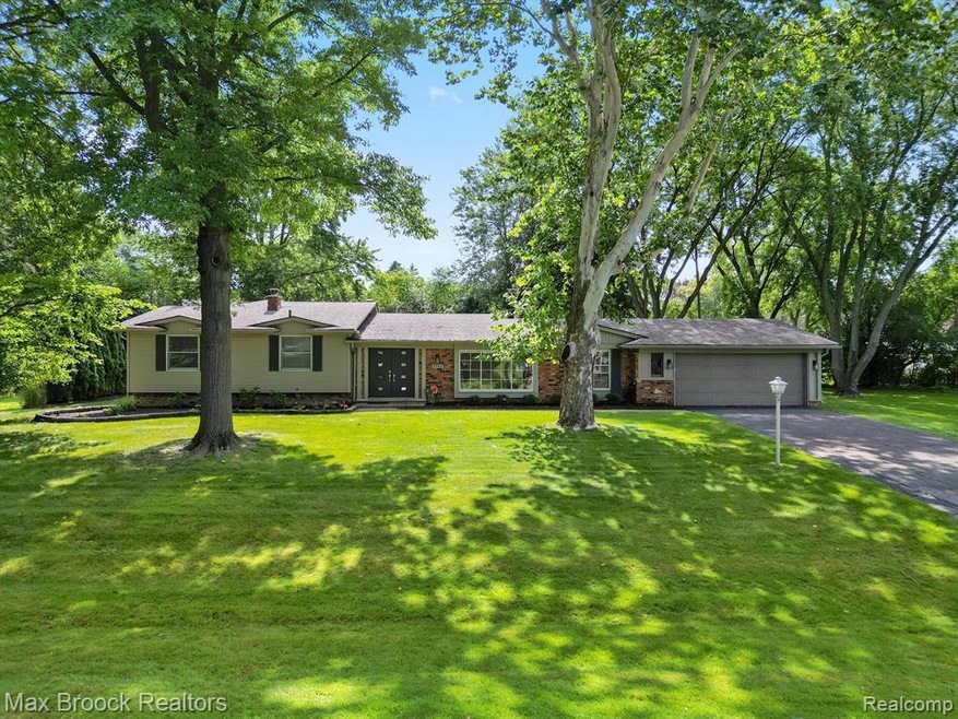 6745 Woodside Trail, West Bloomfield, MI 48322 - photo 1