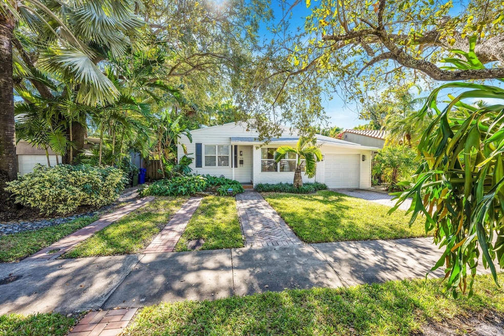 1636 NE 4th Ct, Fort Lauderdale, FL 33301 - photo 1