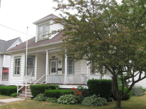 2313 Washington St, Two Rivers, WI 54241 - photo 1