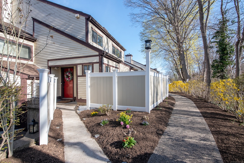 81 Main St unit 19B, Branford, CT 06405 - photo 1