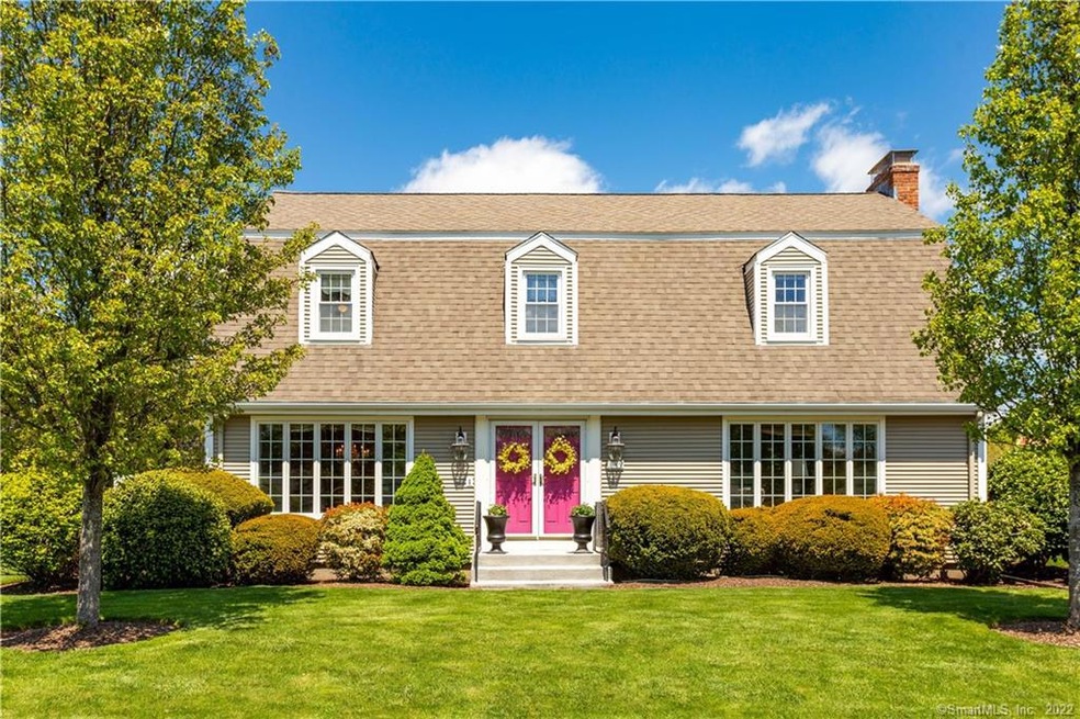 Welcome to 135 Old Common Rd!
