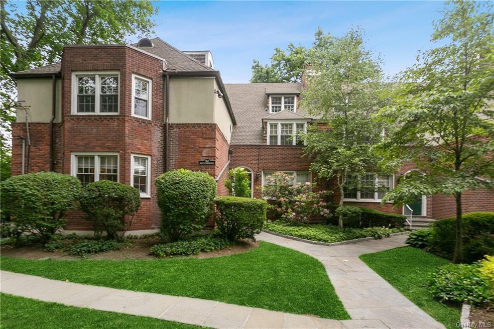 52 Underhill Rd unit SL, Scarsdale, NY 10583 - photo 1