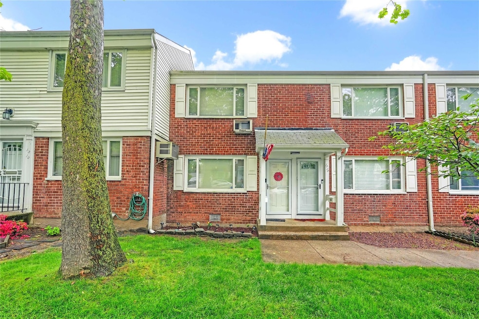 13-10 212th St unit 118, Bayside, NY 11360 - photo 1