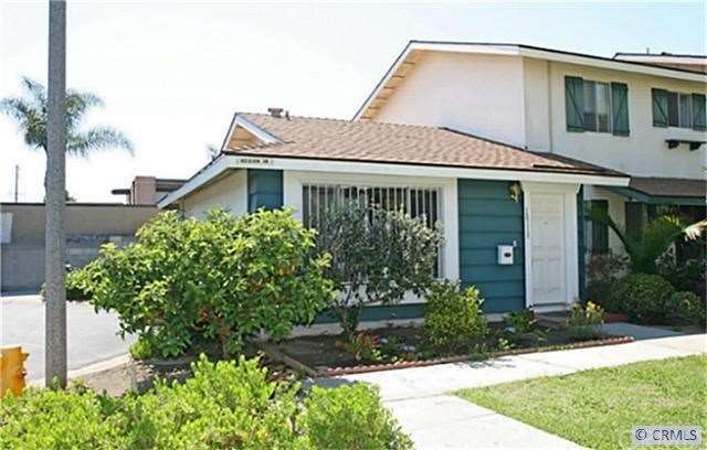 Charming 1 Bedroom, 1 Bath Single Story End Unit