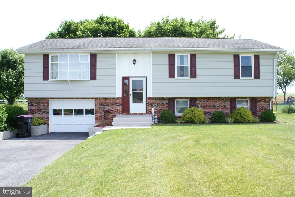 13554 Countryside Dr, Greencastle, PA 17225 - photo 1