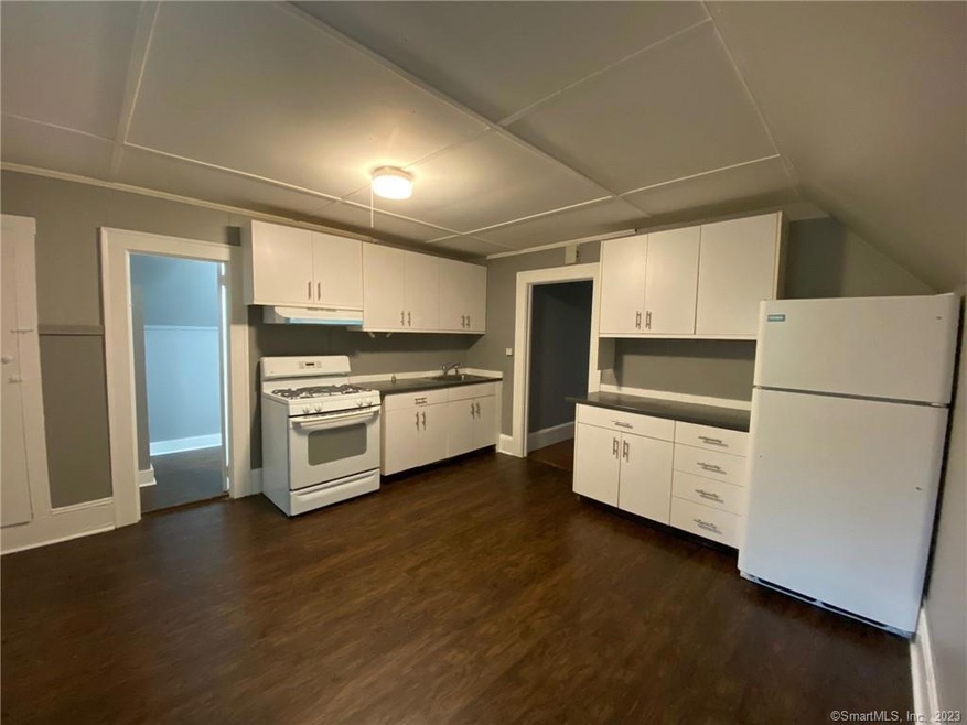 139 Mckinley Ave unit 3, Norwich, CT 06360 - photo 1