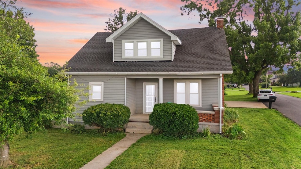 303 E 4th St, Smiths Grove, KY 42171 - photo 1