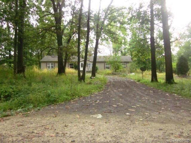 6777 Hivon Rd, Carleton, MI 48117 - photo 1