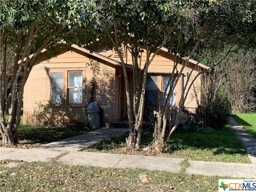 812 W Martin Luther King Dr, San Marcos, TX 78666 - photo 1