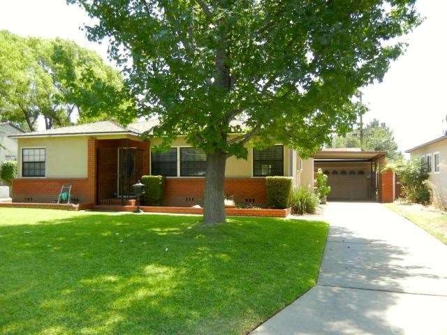 
Great Curb Appeal!