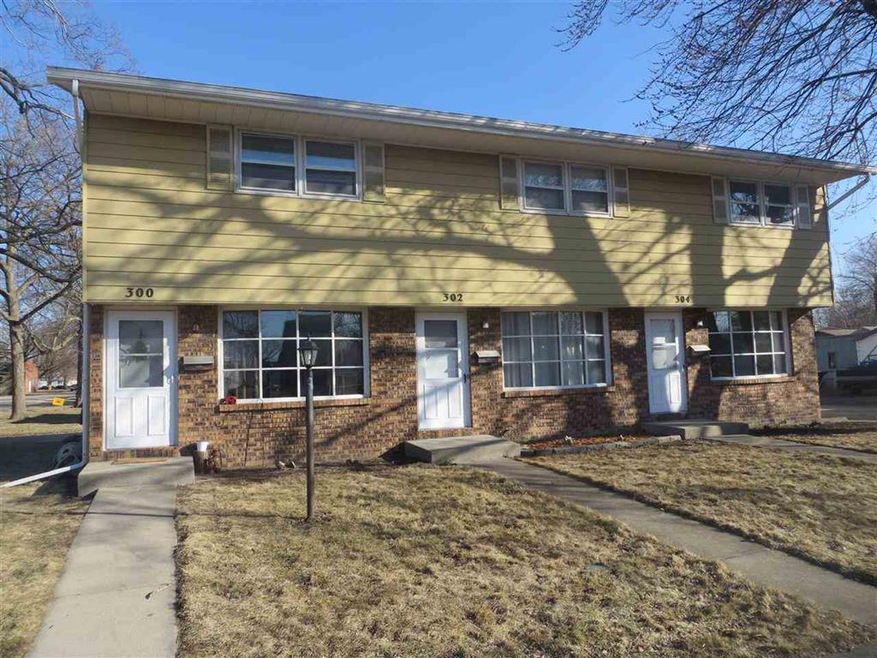 300 S Sheridan St, Lincoln, IL 62656 - photo 1