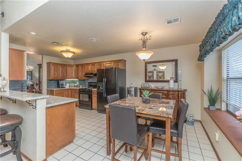 Great Kitchen! Updated w/ Granite, Beautiful large