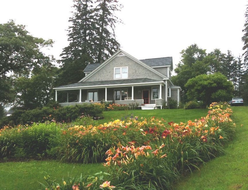 110 Elm St, Whitefield, NH 03598 - photo 1