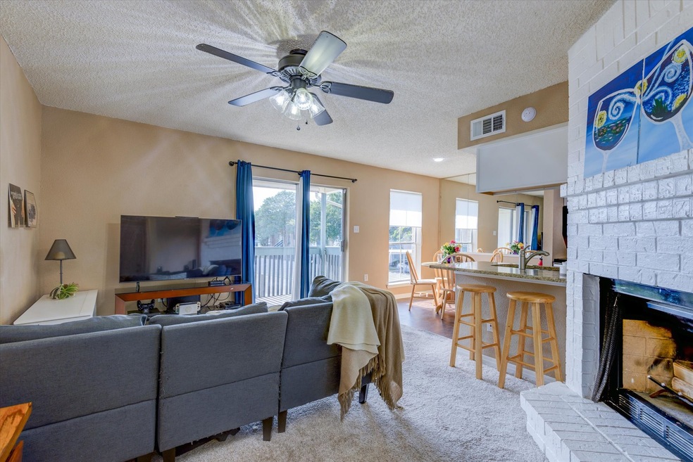 Welcome home to this 722 sq ft condo
