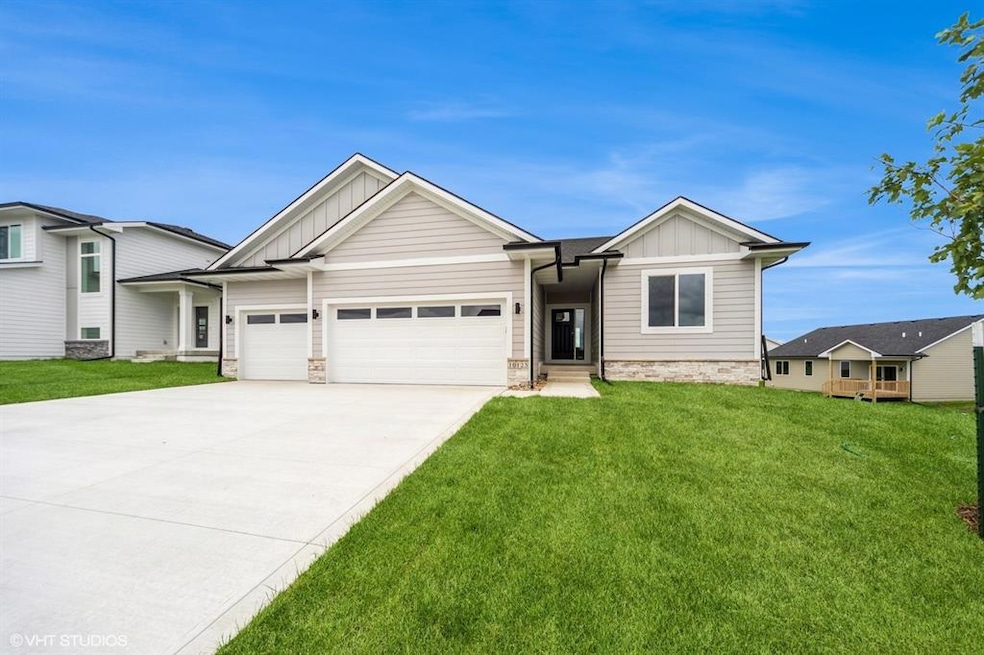 10123 NW 68th Ave, Johnston, IA 50131 - photo 1