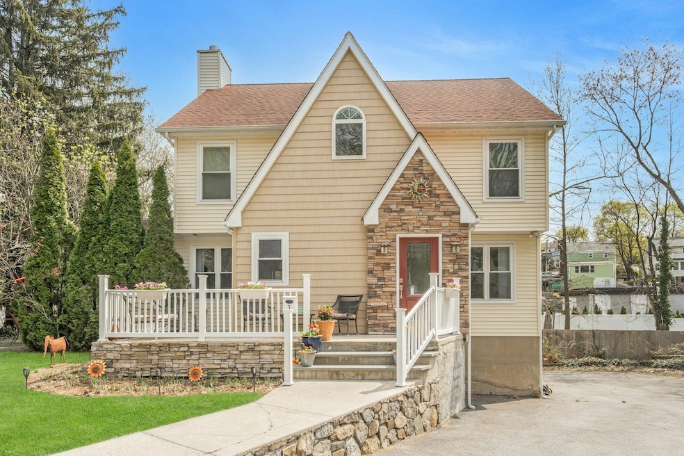 Sold $800,000 • Co-Listing Agent