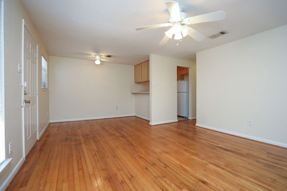 1620 Hawthorne St unit 6, Houston, TX 77006 - photo 1
