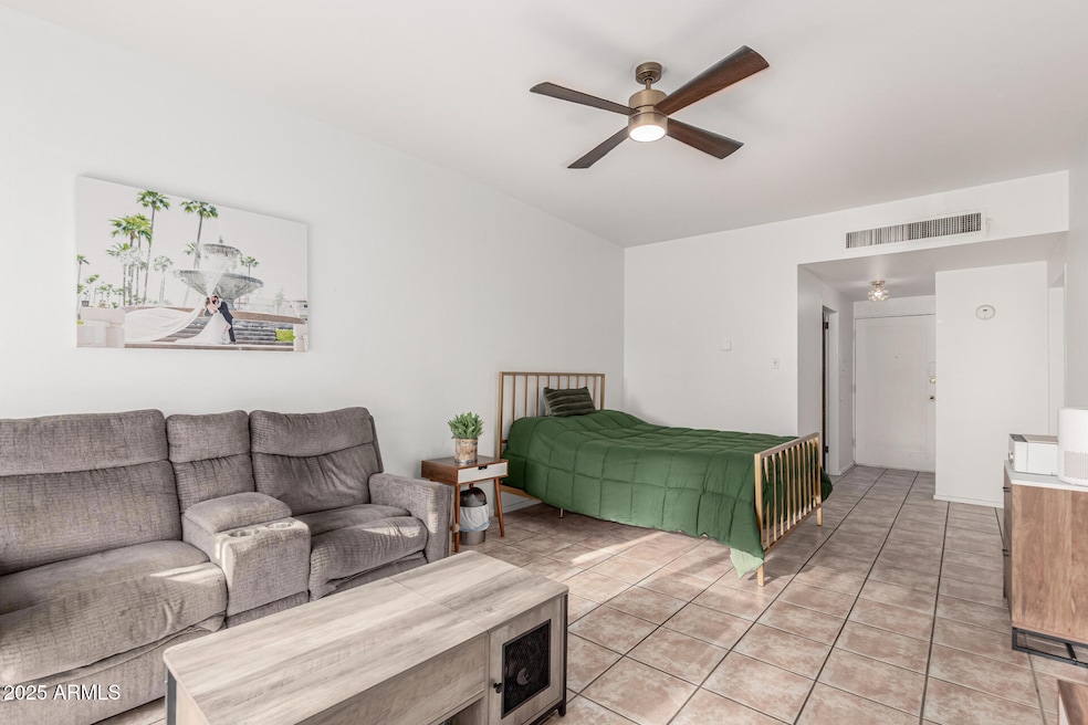 6125 E Indian School Rd unit 213, Scottsdale, AZ 85251 - photo 1