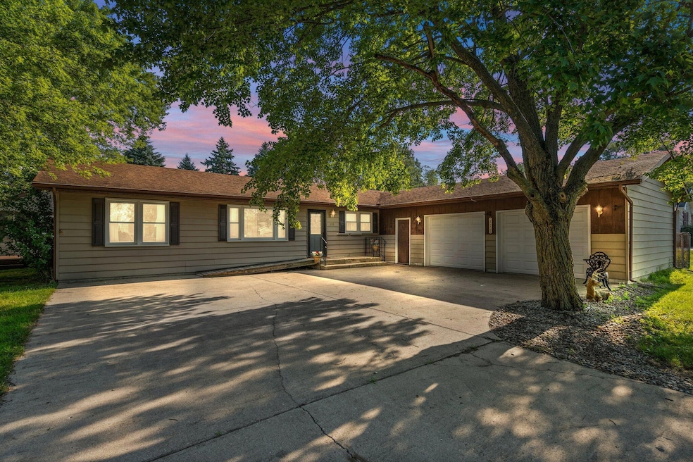 138 E Trett St, Wheatfield, IN 46392 - photo 1