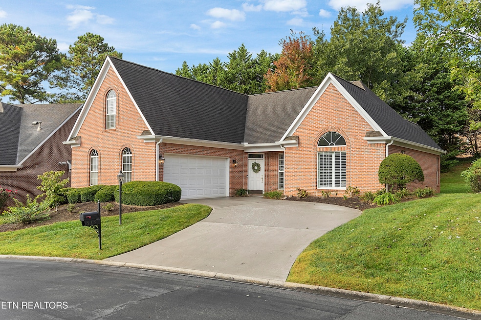 539 Glen Ives Way unit 18, Knoxville, TN 37919 - photo 1