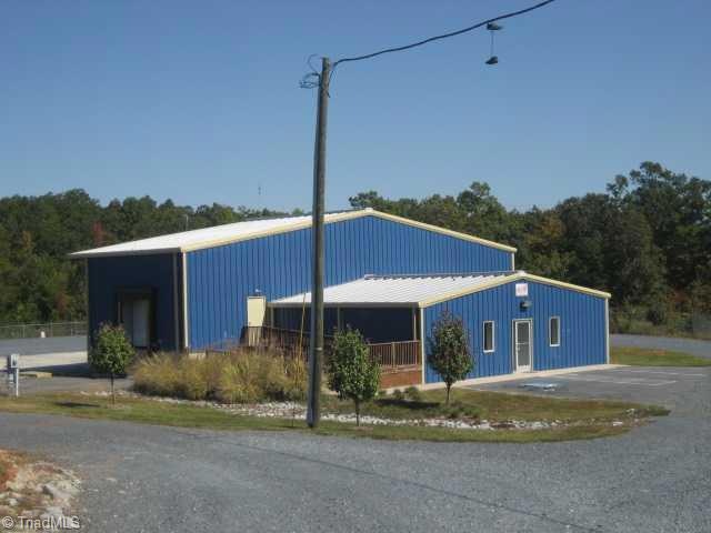 387 Oakhurst Rd, Asheboro, NC 27205 - photo 1