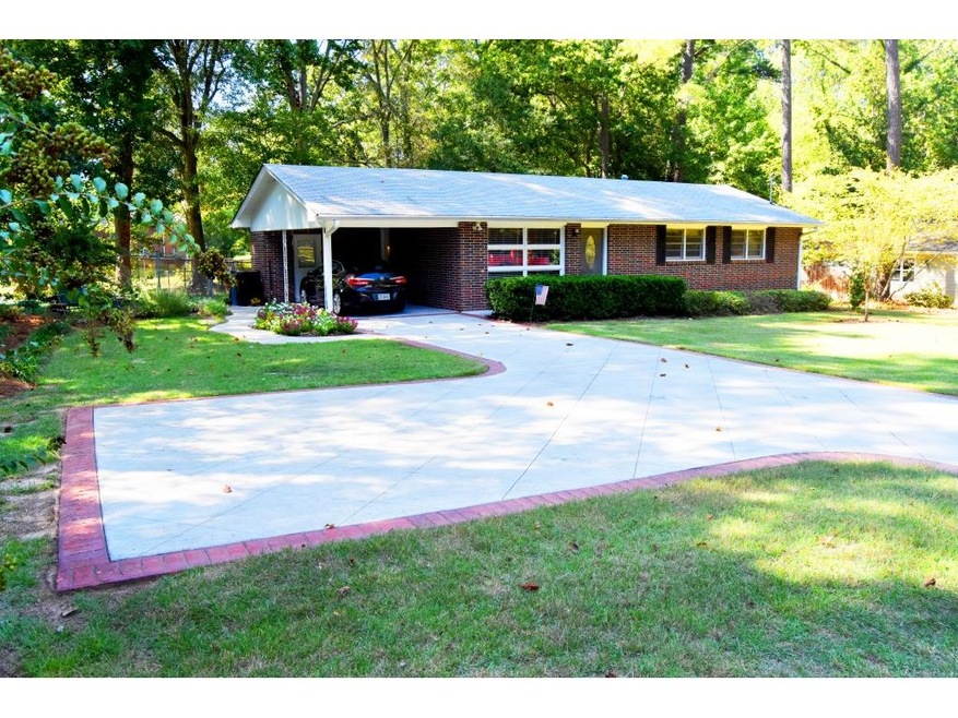 Charming Alpharetta Cottage, 4 sides brick on beau